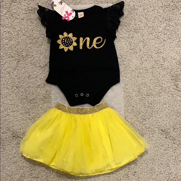 Baby Girl’s One Year Birthday Outfit - Picture 9 of 11